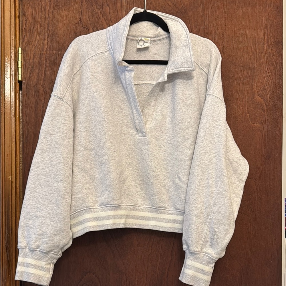 Gray Collared Sweatshirt